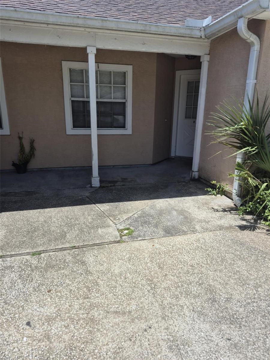 Great location, appliances, etc. fully fenced. 3 bedrooms, 2 baths, no garage. Large living area. Sliders to patio for bbq, etc.
Great neighbor in side A. Come see it! Ready for tenants immediately