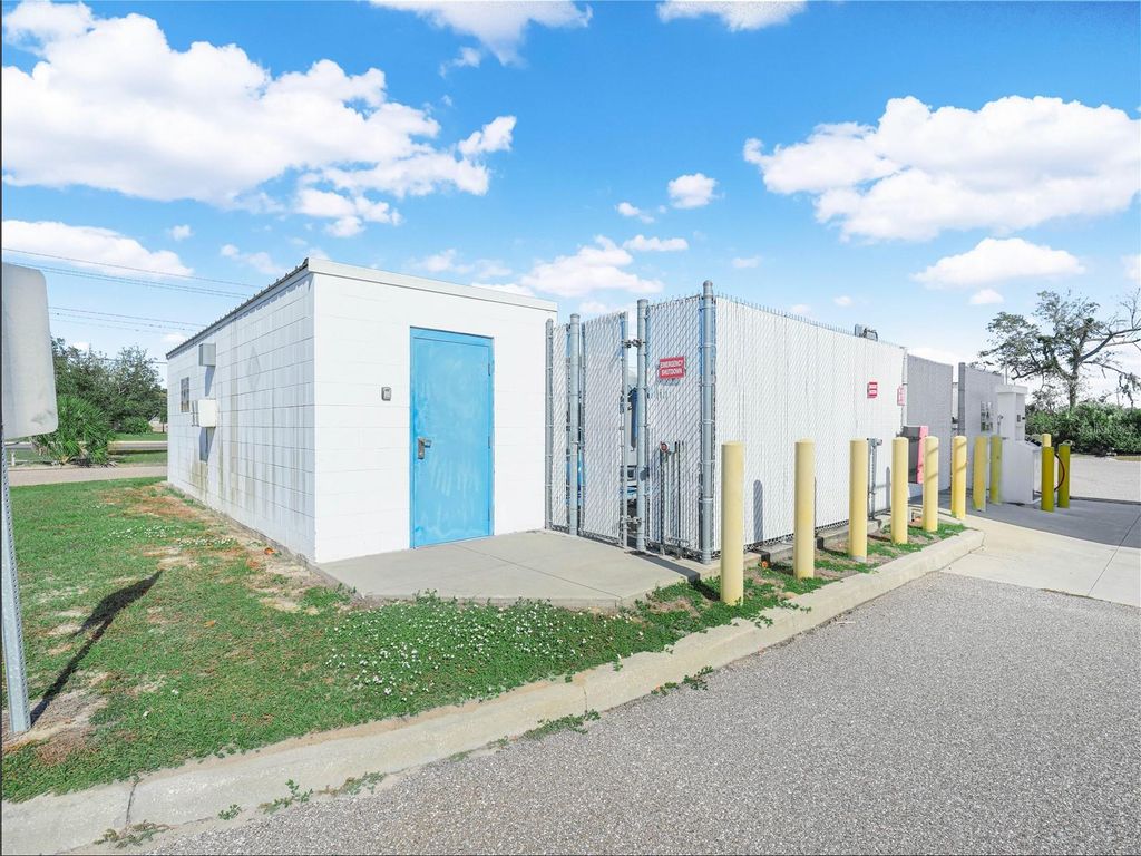 Photo of 1009 E Canal Street, Mulberry, FL 33860 (MLS # P4937475)