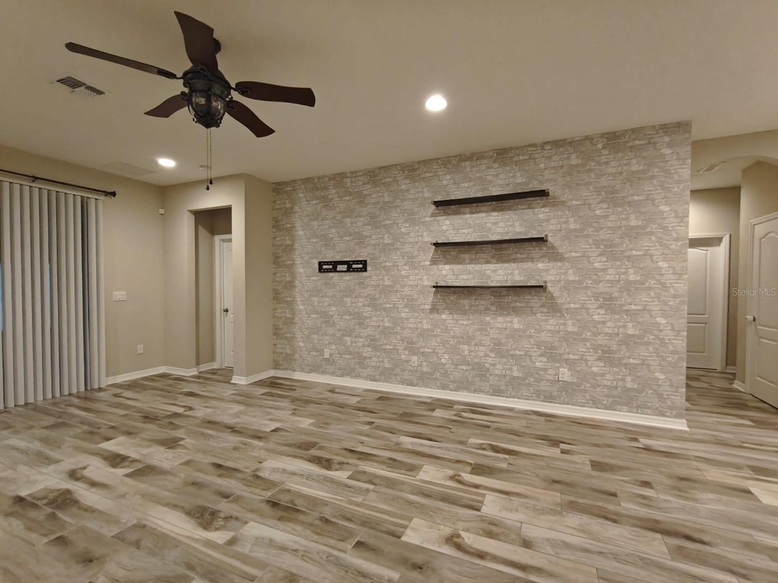 ORANGE CREEK - Residential Lease