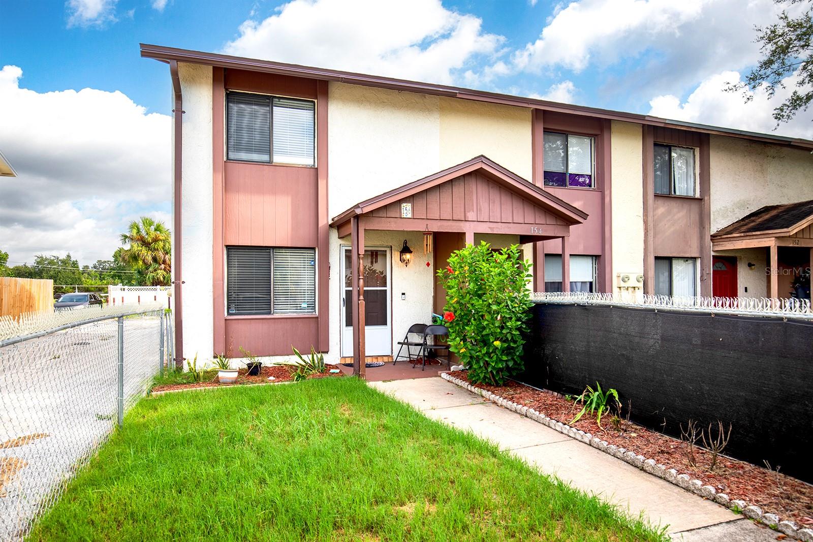 Charming Updated End-Unit Townhome – Winter Springs, FL
Now available for rent! This beautifully maintained 2-bedroom, 1.5-bath end-unit townhome in Winter Springs offers no HOA and a convenient location near the Casselberry border. You’ll have quick access to 434, 17-92, shopping, dining, and top-rated Seminole County schools.
Situated on a corner lot, the home provides extra privacy, a front and side yard, and proximity to the park. The interior features a bright, open floor plan with a spacious living area connected to the kitchen, which includes a breakfast bar and an eat-in dining space. French doors open to a flexible bonus room—ideal as an office, playroom, or den—with a laundry closet and direct access to the back parking area. A half bath is located downstairs for convenience.
Upstairs, two generously sized bedrooms share a full bath with a tub. Recent updates include new laminate flooring downstairs, new carpet upstairs, refreshed bathrooms, new light fixtures, fresh interior paint, updated kitchen countertops (2023), and a roof replaced in 2023.