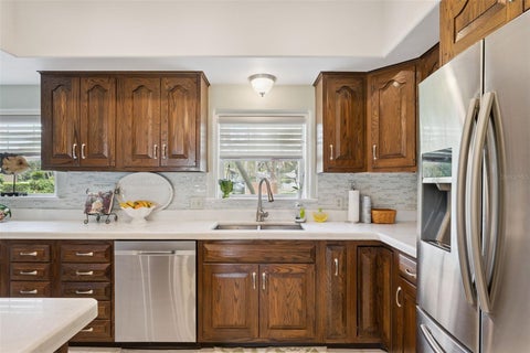 Tiny photo for 801 Lake Shore Drive, Leesburg, FL 34748 (MLS # G5115411)