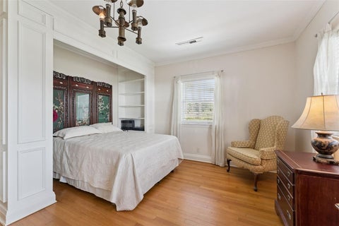 Tiny photo for 801 Lake Shore Drive, Leesburg, FL 34748 (MLS # G5115411)
