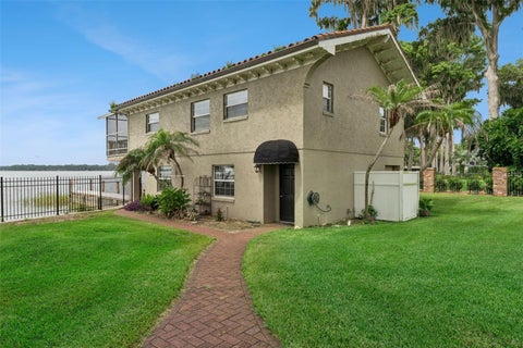 Tiny photo for 801 Lake Shore Drive, Leesburg, FL 34748 (MLS # G5115411)