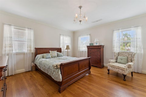 Tiny photo for 801 Lake Shore Drive, Leesburg, FL 34748 (MLS # G5115411)