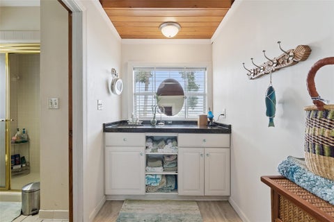 Tiny photo for 801 Lake Shore Drive, Leesburg, FL 34748 (MLS # G5115411)