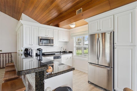 Tiny photo for 801 Lake Shore Drive, Leesburg, FL 34748 (MLS # G5115411)