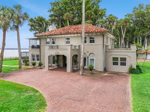 Tiny photo for 801 Lake Shore Drive, Leesburg, FL 34748 (MLS # G5115411)