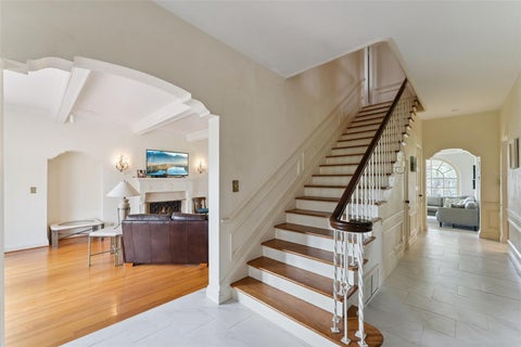 Tiny photo for 801 Lake Shore Drive, Leesburg, FL 34748 (MLS # G5115411)