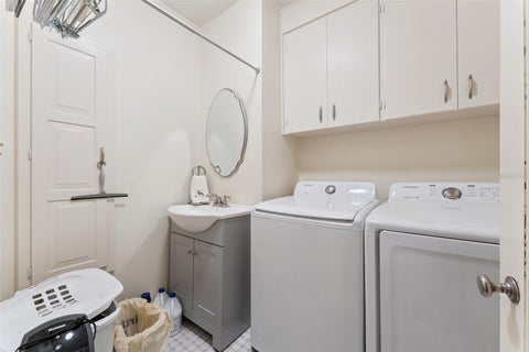 Tiny photo for 801 Lake Shore Drive, Leesburg, FL 34748 (MLS # G5115411)