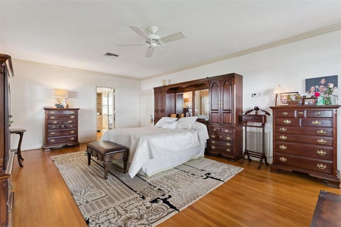 Tiny photo for 801 Lake Shore Drive, Leesburg, FL 34748 (MLS # G5115411)