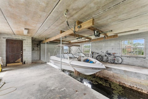 Tiny photo for 801 Lake Shore Drive, Leesburg, FL 34748 (MLS # G5115411)