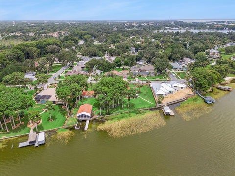 Tiny photo for 801 Lake Shore Drive, Leesburg, FL 34748 (MLS # G5115411)