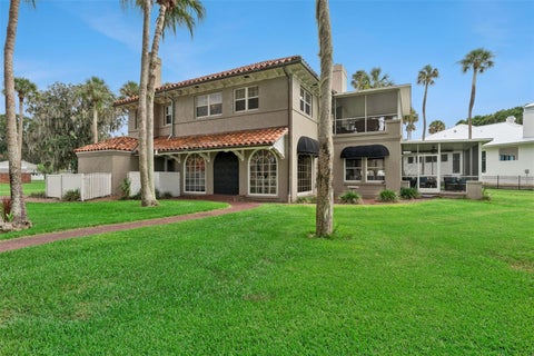 Tiny photo for 801 Lake Shore Drive, Leesburg, FL 34748 (MLS # G5115411)