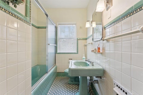 Tiny photo for 801 Lake Shore Drive, Leesburg, FL 34748 (MLS # G5115411)