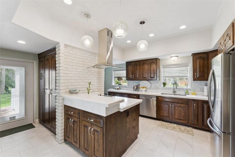 Tiny photo for 801 Lake Shore Drive, Leesburg, FL 34748 (MLS # G5115411)