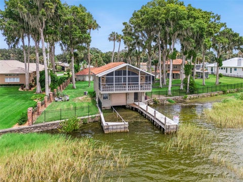 Tiny photo for 801 Lake Shore Drive, Leesburg, FL 34748 (MLS # G5115411)