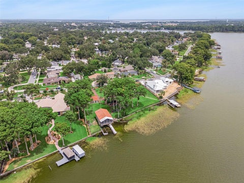 Tiny photo for 801 Lake Shore Drive, Leesburg, FL 34748 (MLS # G5115411)