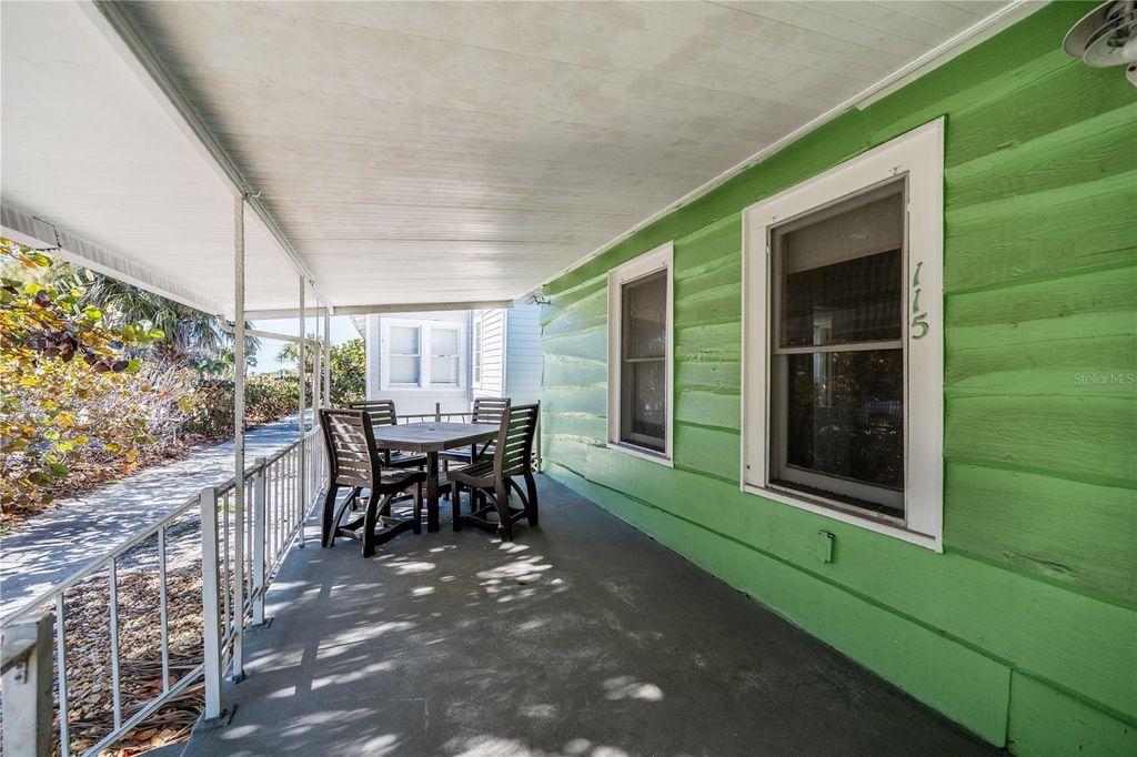 Photo of 115 124th Avenue W, Treasure Island, FL 33706 (MLS # O6387952)