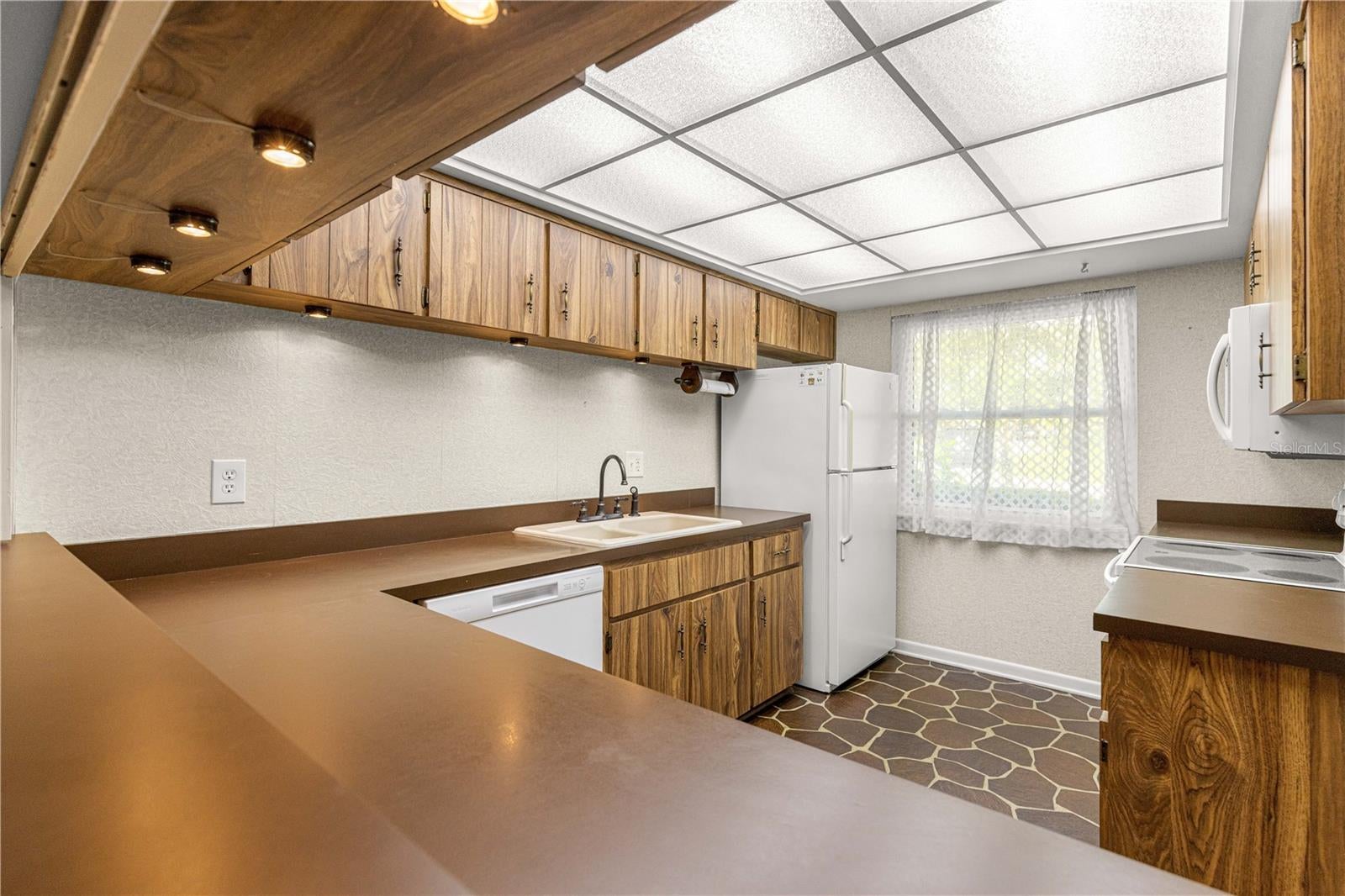 3804 NE 17TH STREET CIRCLE