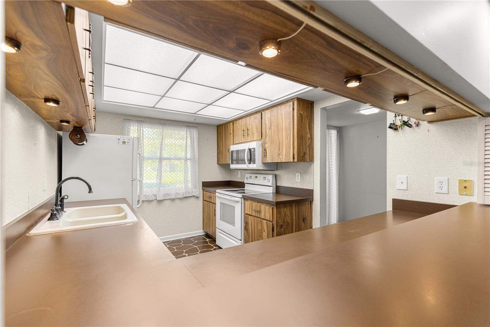 3804 NE 17TH STREET CIRCLE