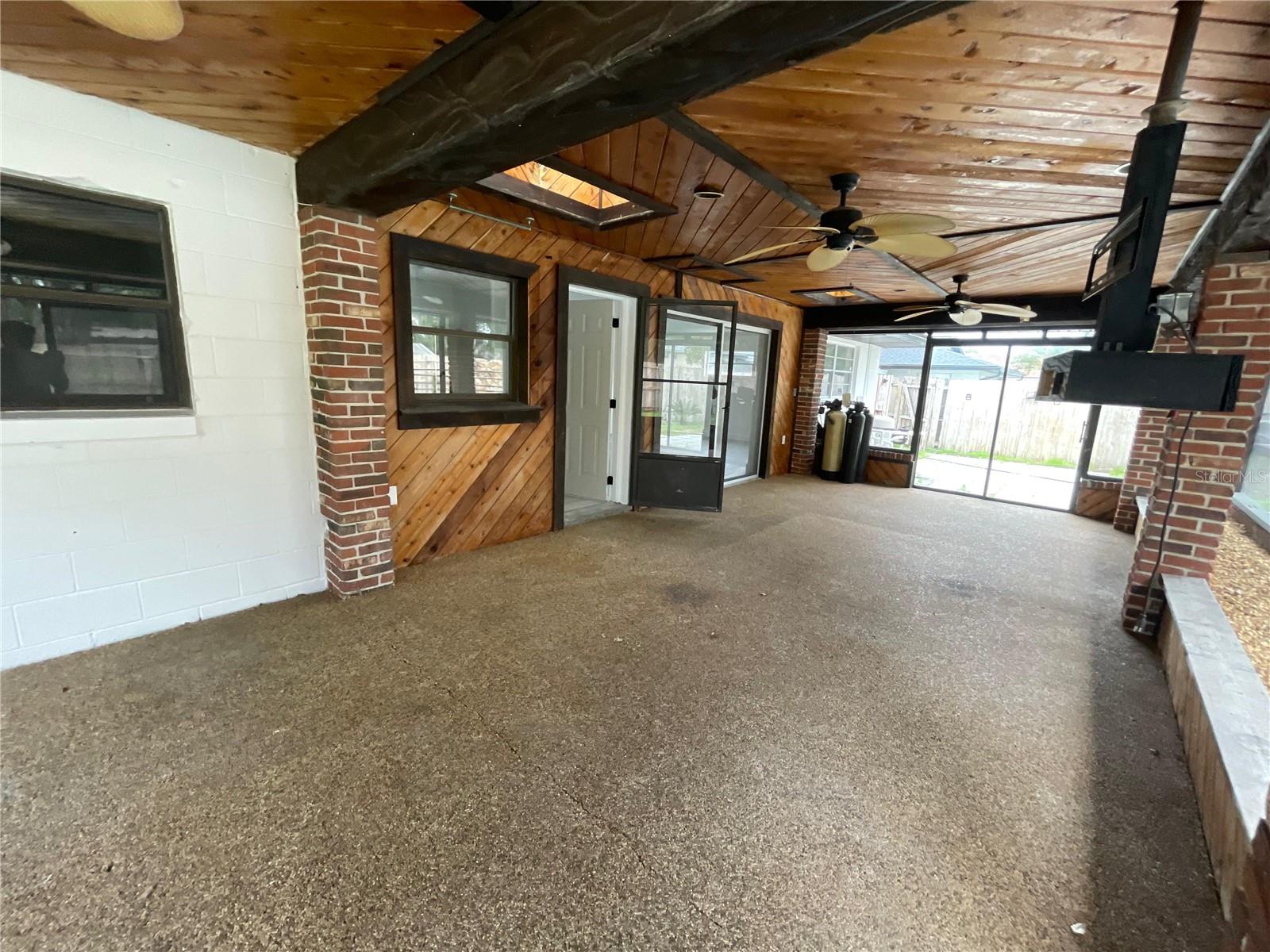 SPRING OAKS - Residential