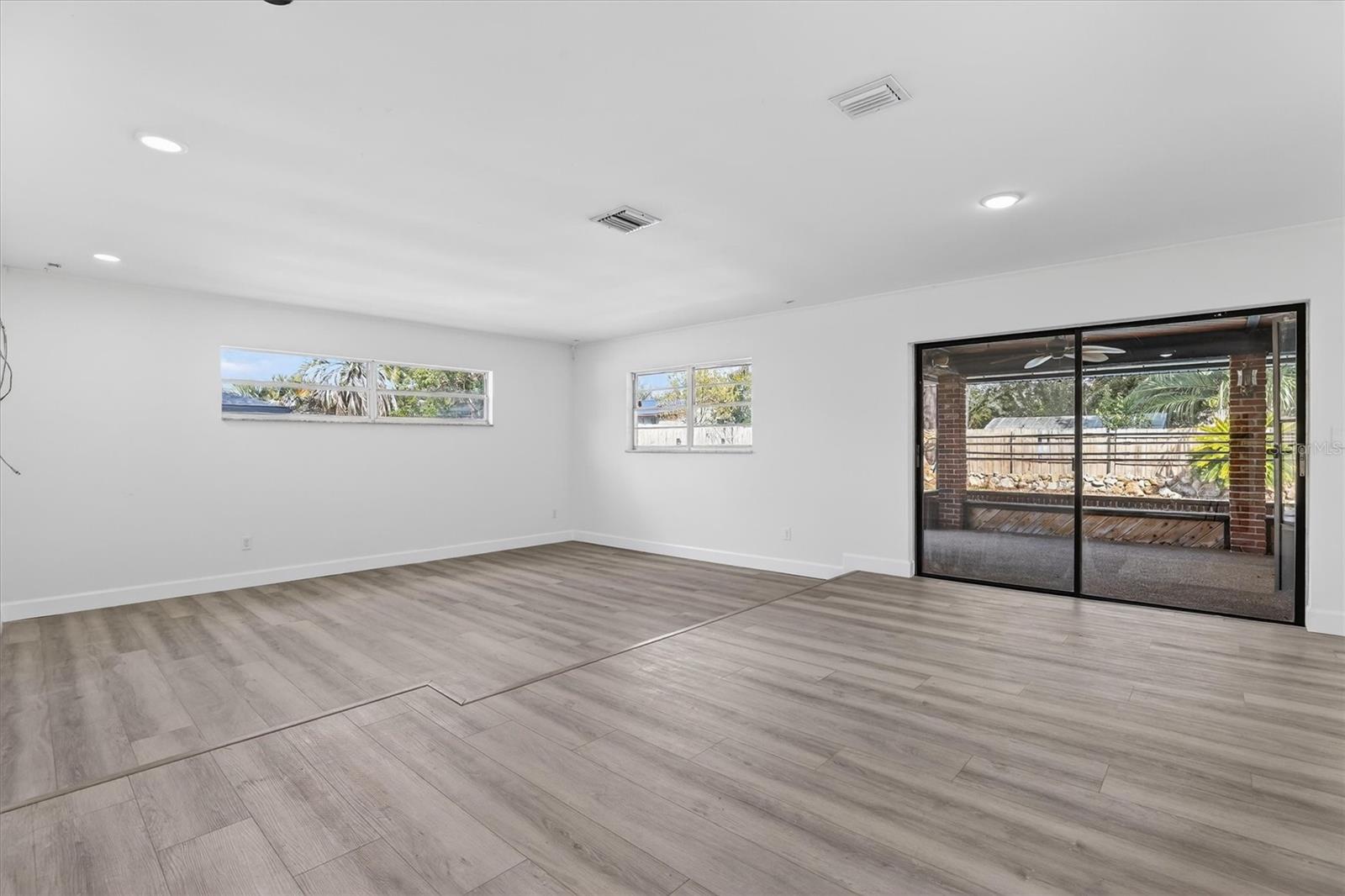 SPRING OAKS - Residential