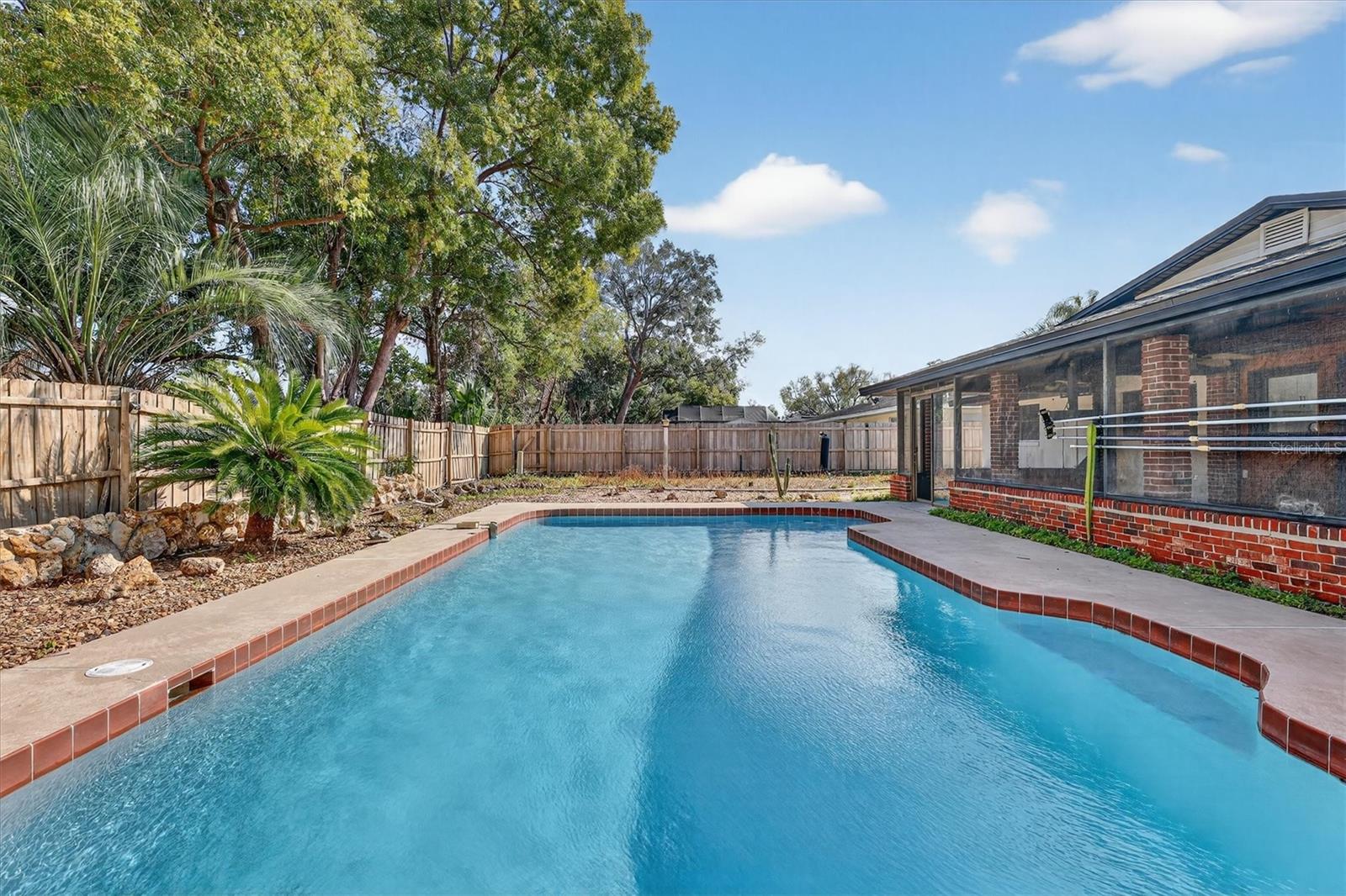 517 HICKORYWOOD AVENUE