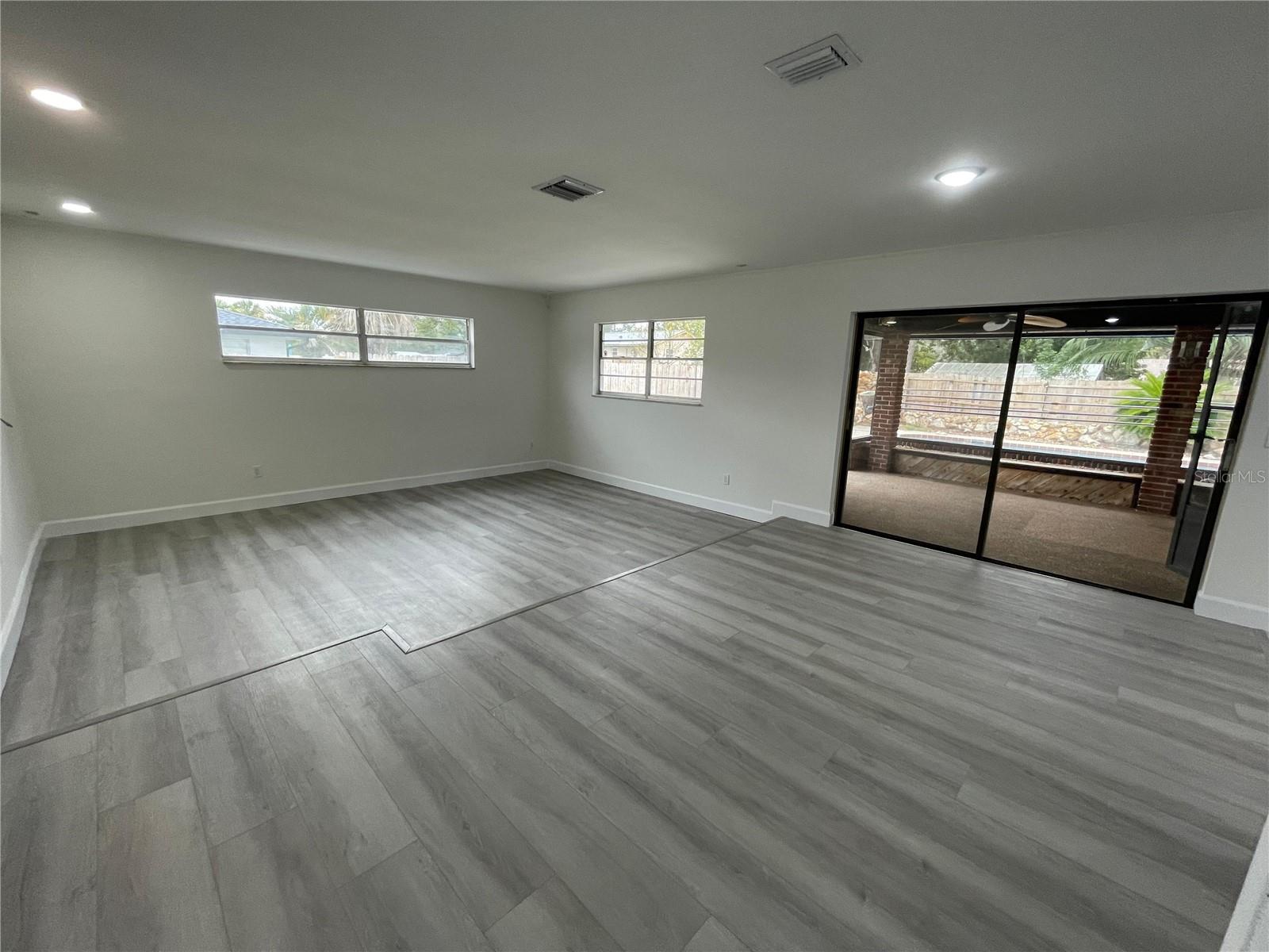 SPRING OAKS - Residential