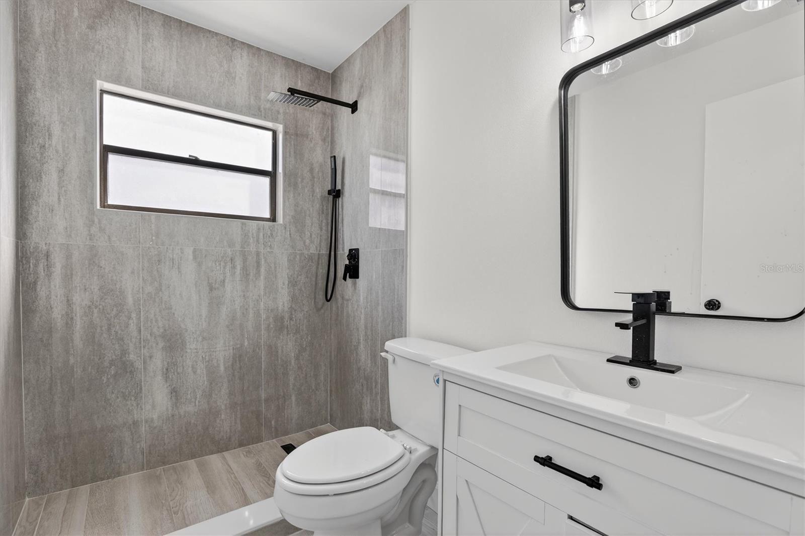 517 HICKORYWOOD AVENUE