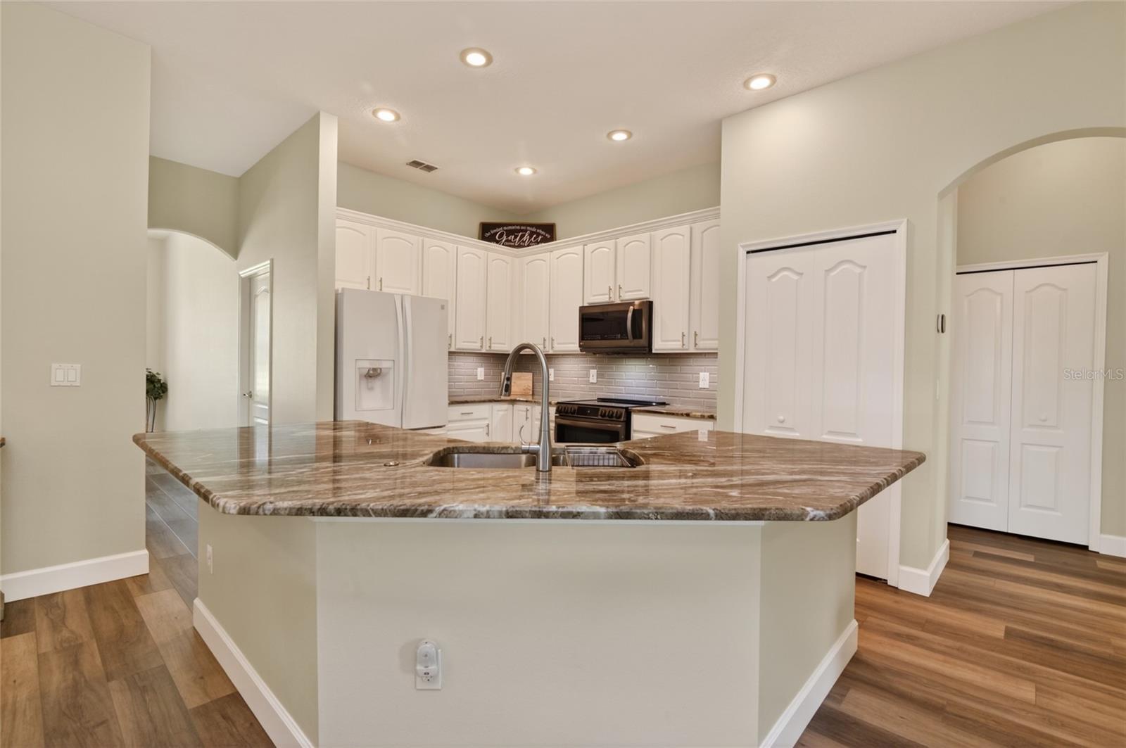 ROCK SPRINGS RIDGE PH 01 - Residential