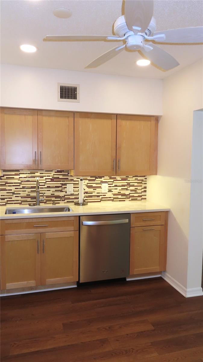 ON TOP OF THE WORLD - Residential