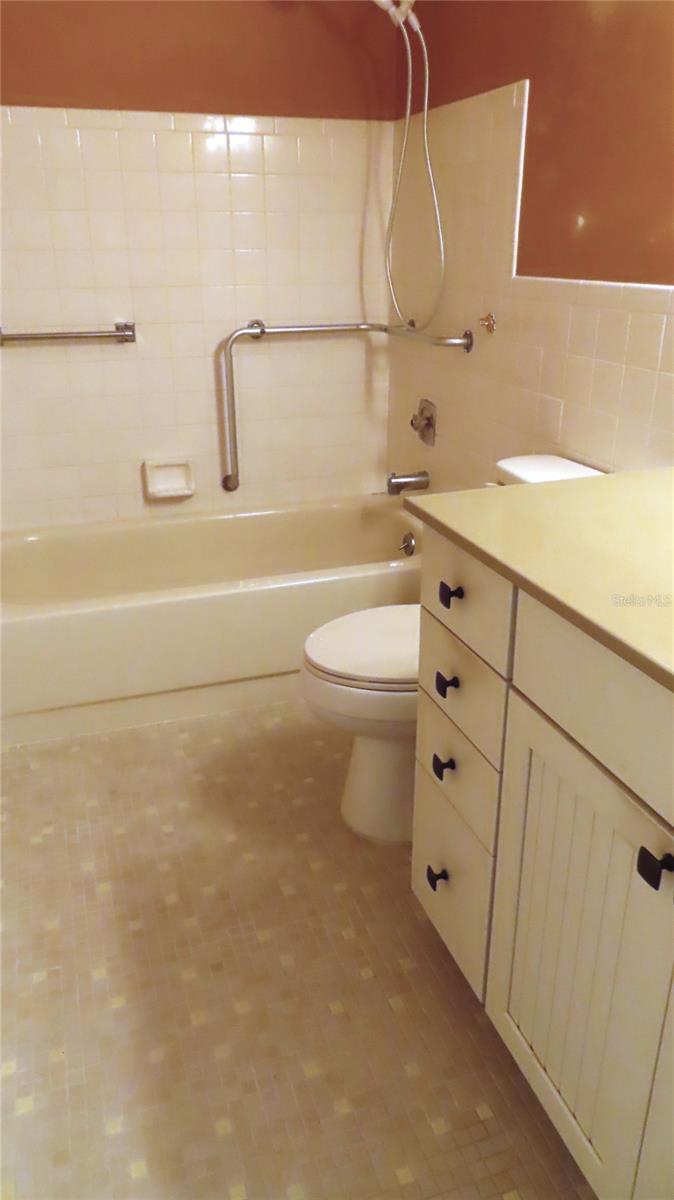 ON TOP OF THE WORLD - Residential