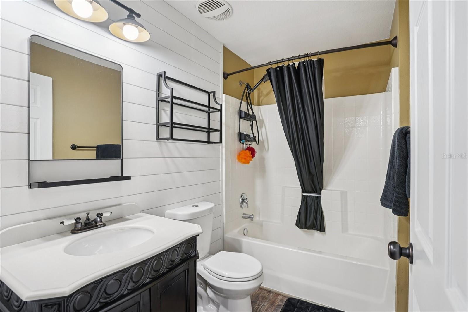 CARLTON VILLAGE PARK - Residential