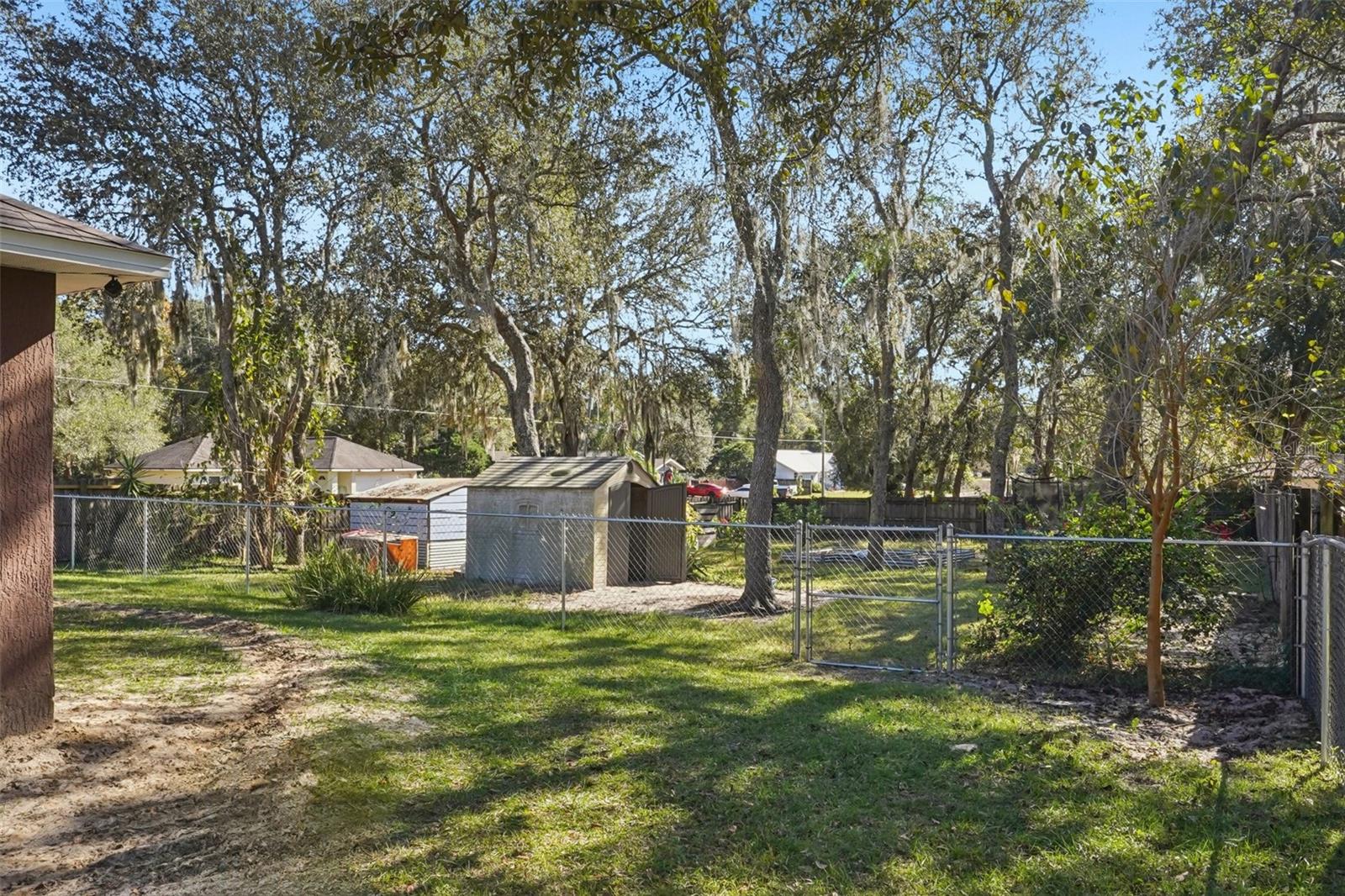 CARLTON VILLAGE PARK - Residential