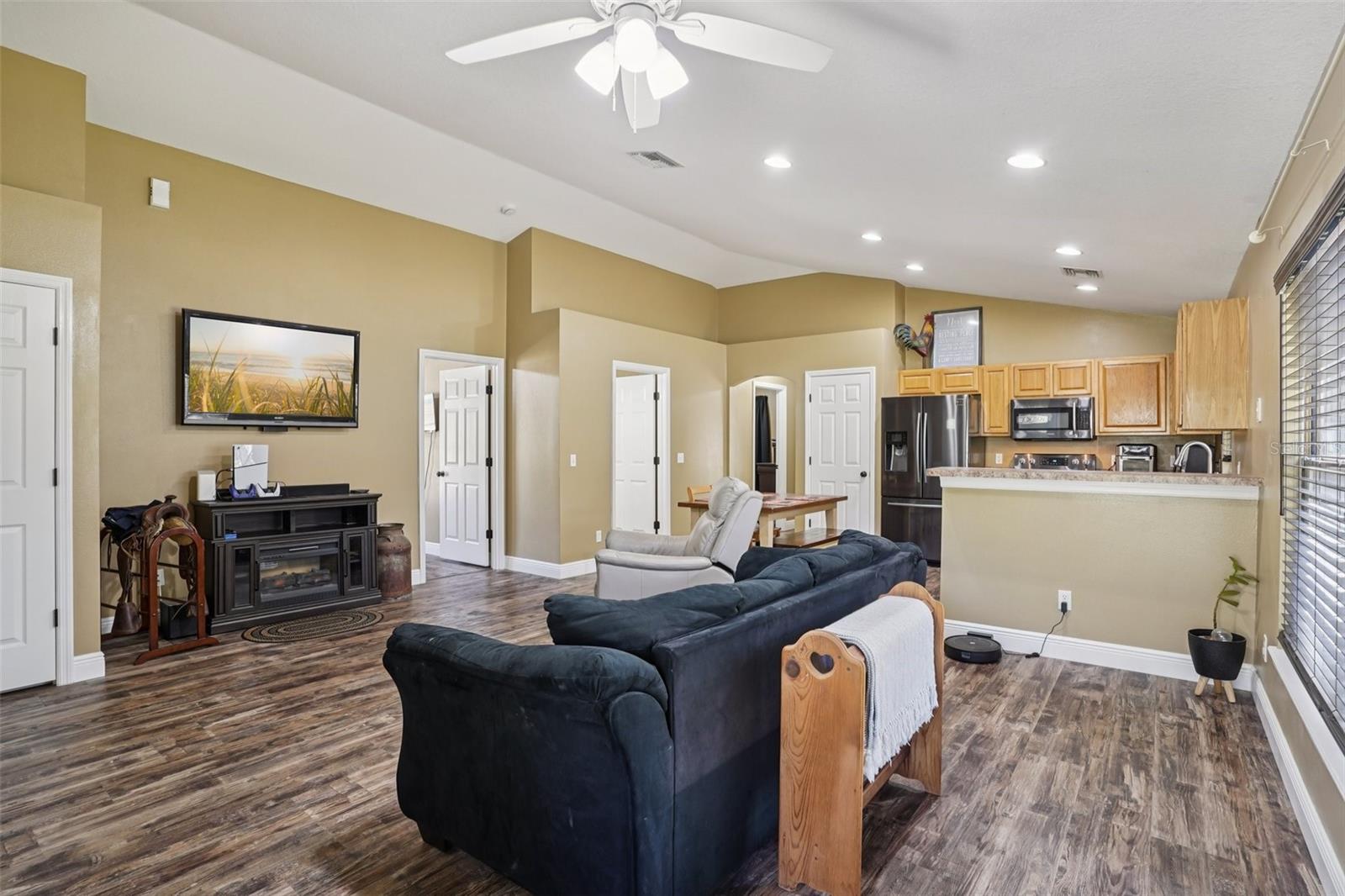 CARLTON VILLAGE PARK - Residential