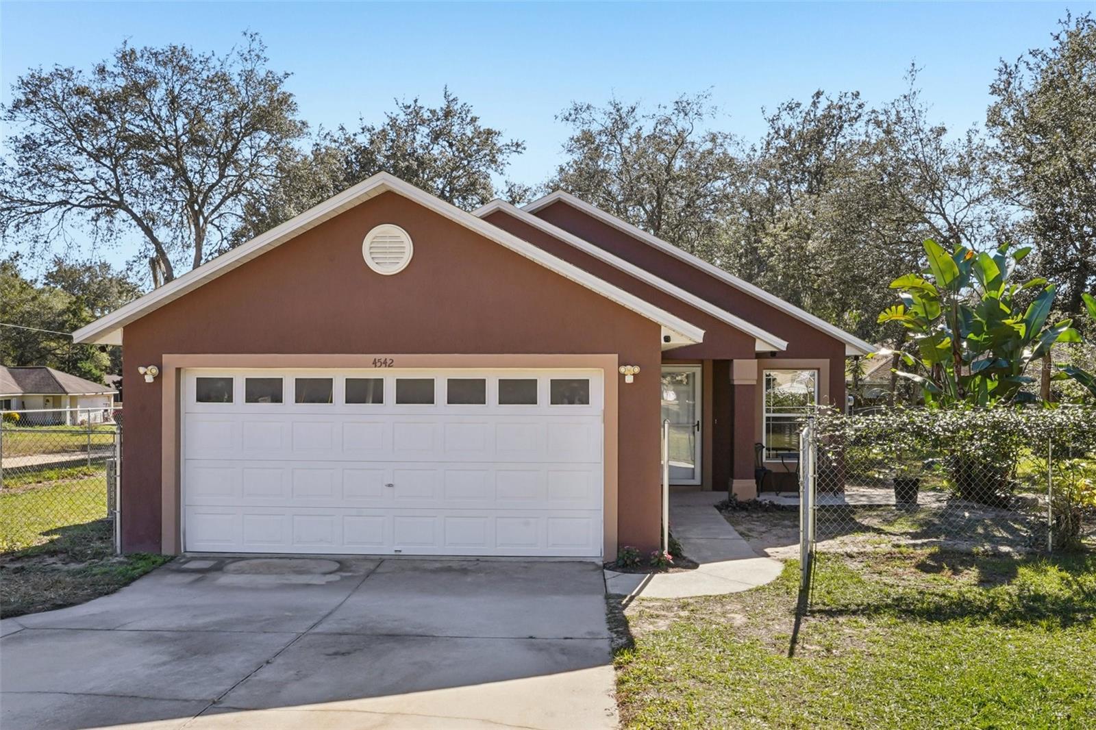 CARLTON VILLAGE PARK - Residential