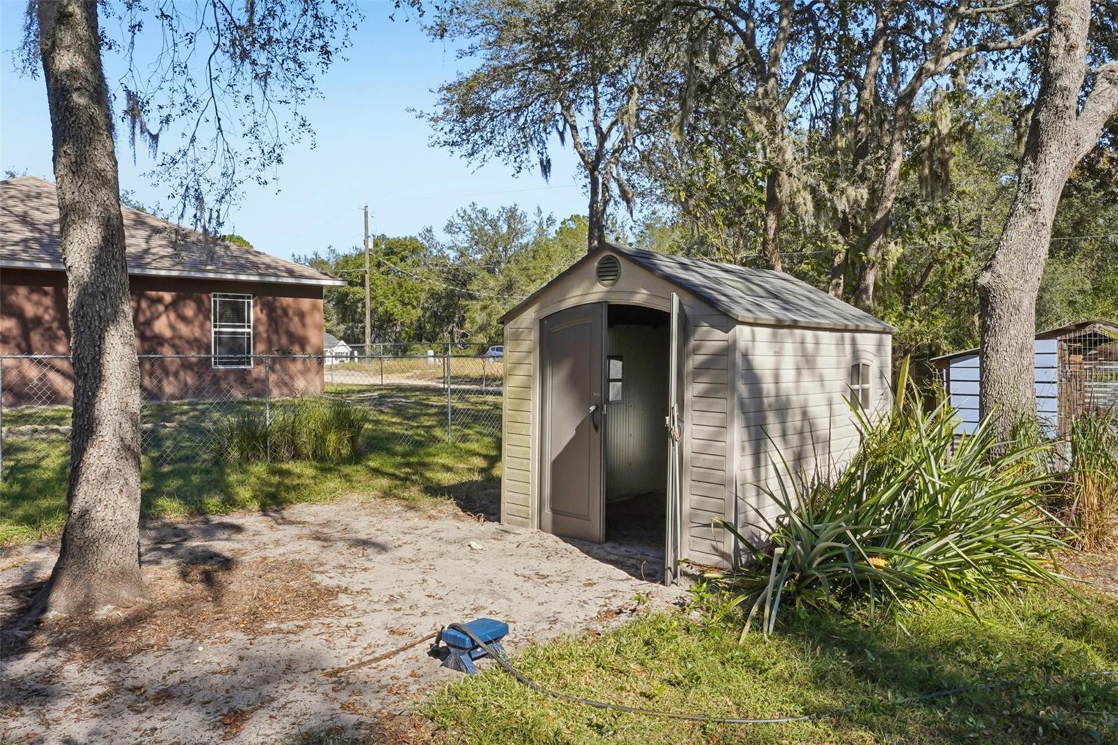 CARLTON VILLAGE PARK - Residential