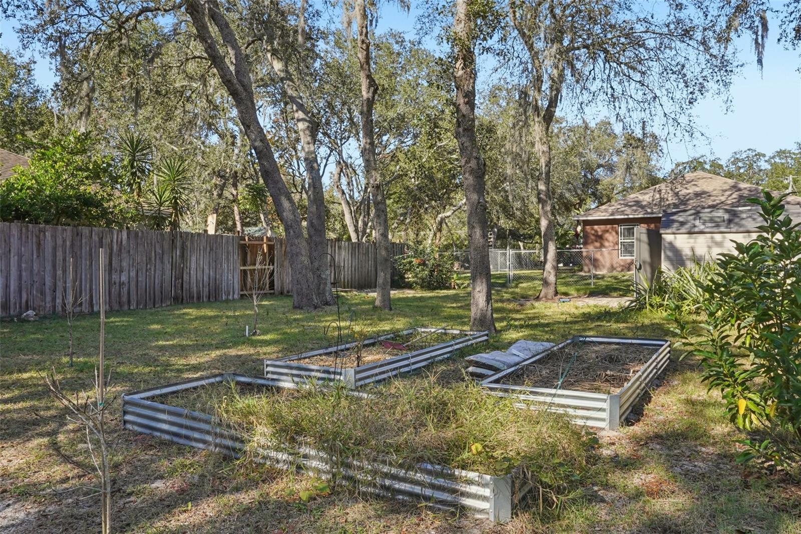 CARLTON VILLAGE PARK - Residential