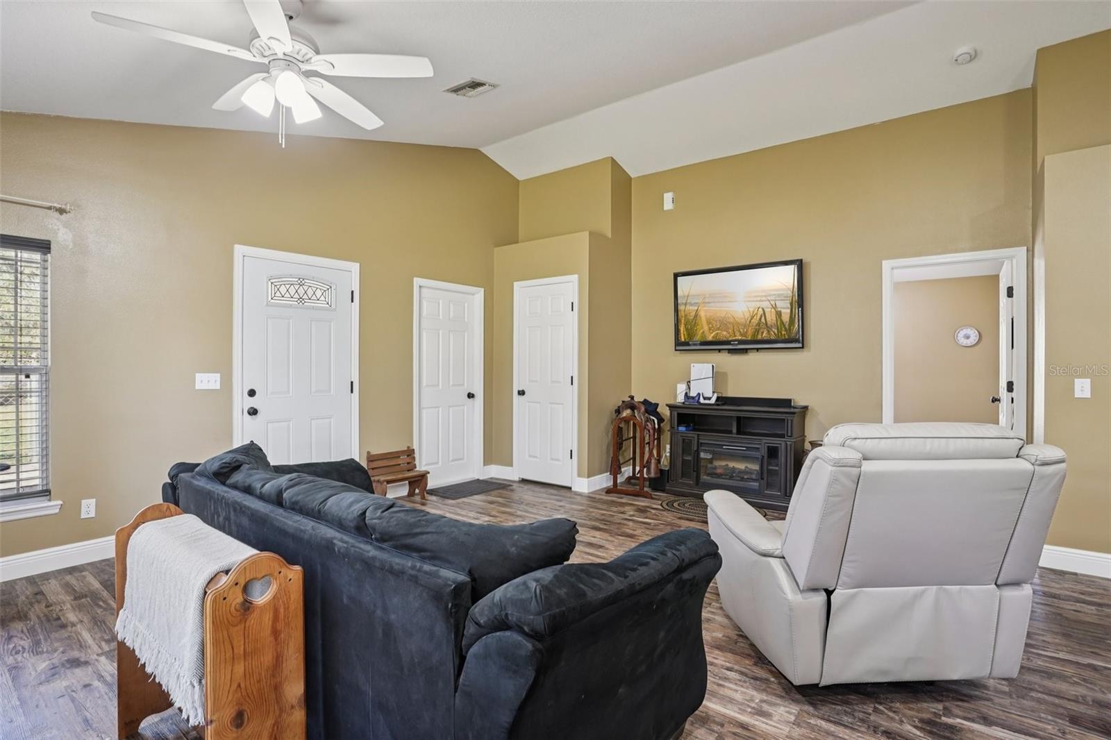 CARLTON VILLAGE PARK - Residential