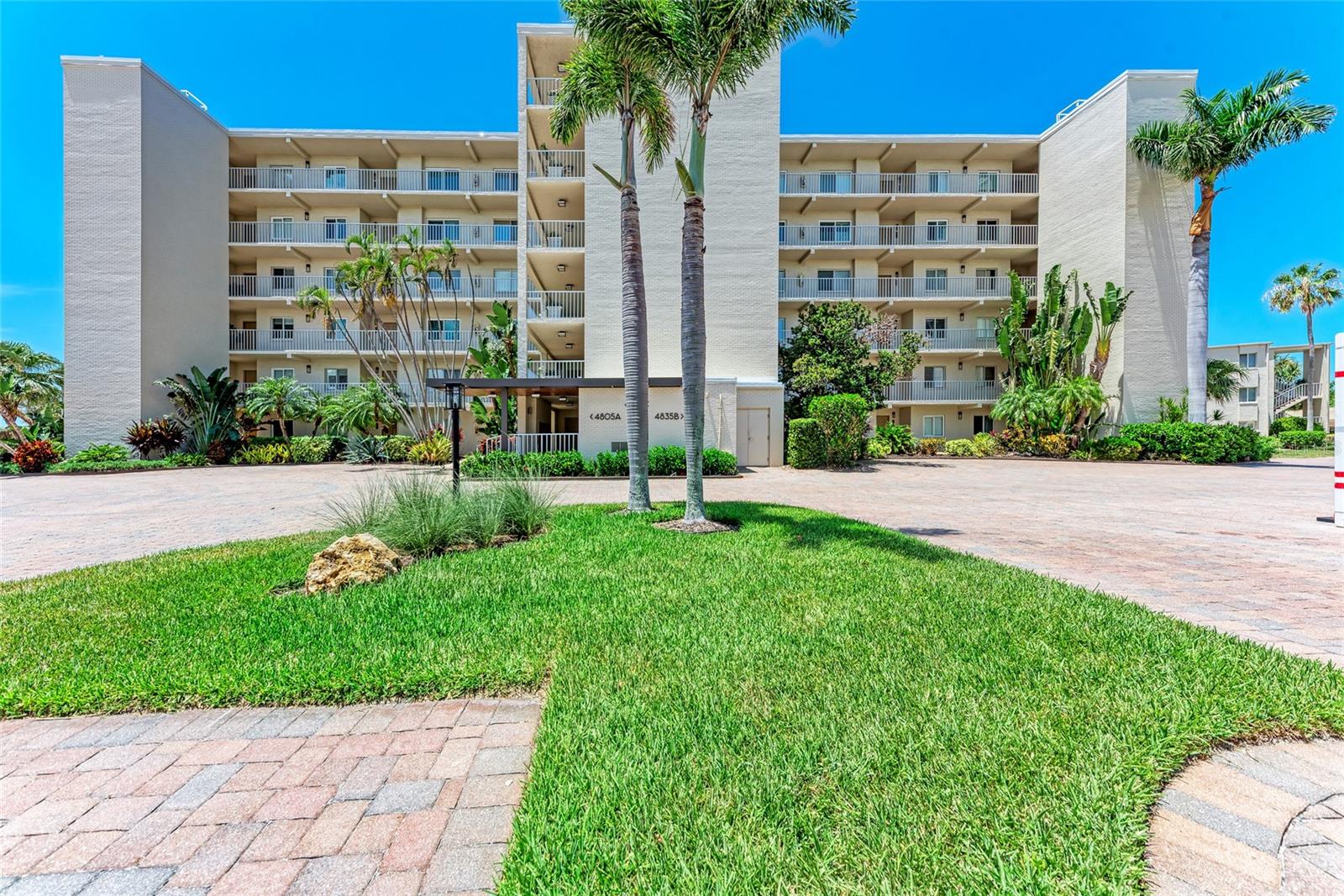 4825 GULF OF MEXICO DRIVE 304
