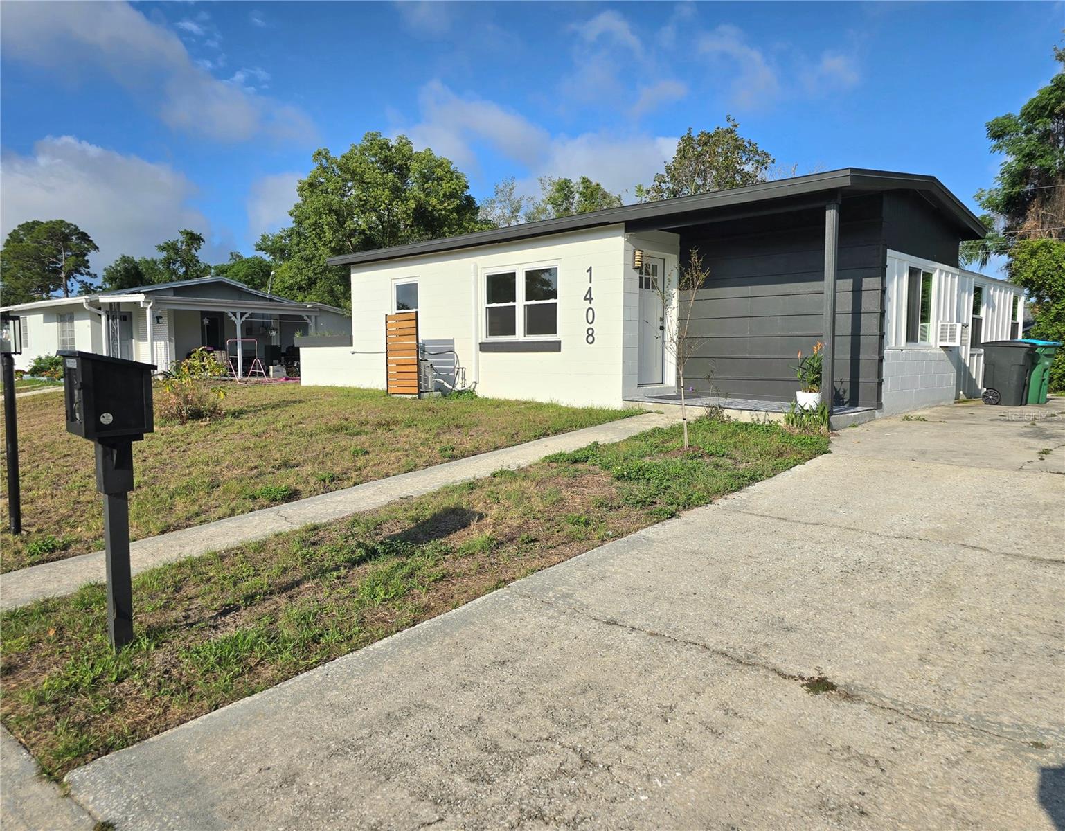 1408 W WELLINGTON DRIVE