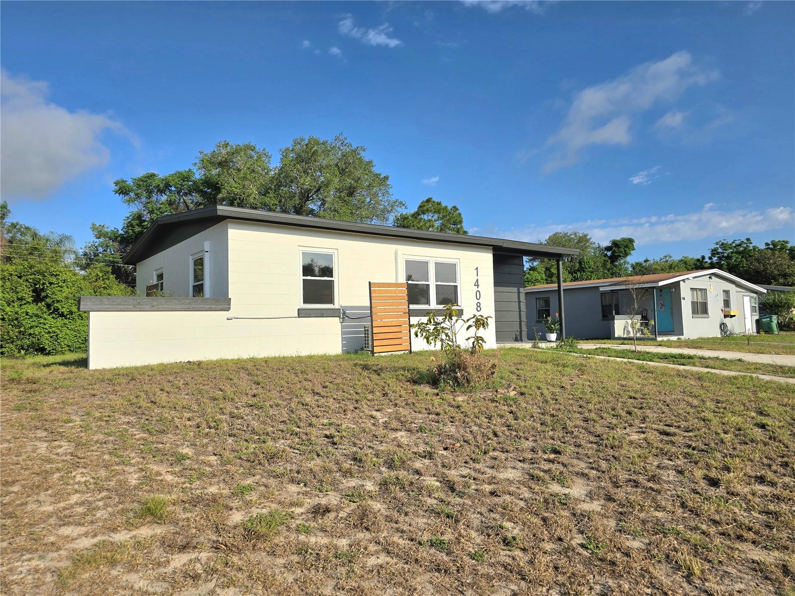 1408 W WELLINGTON DRIVE