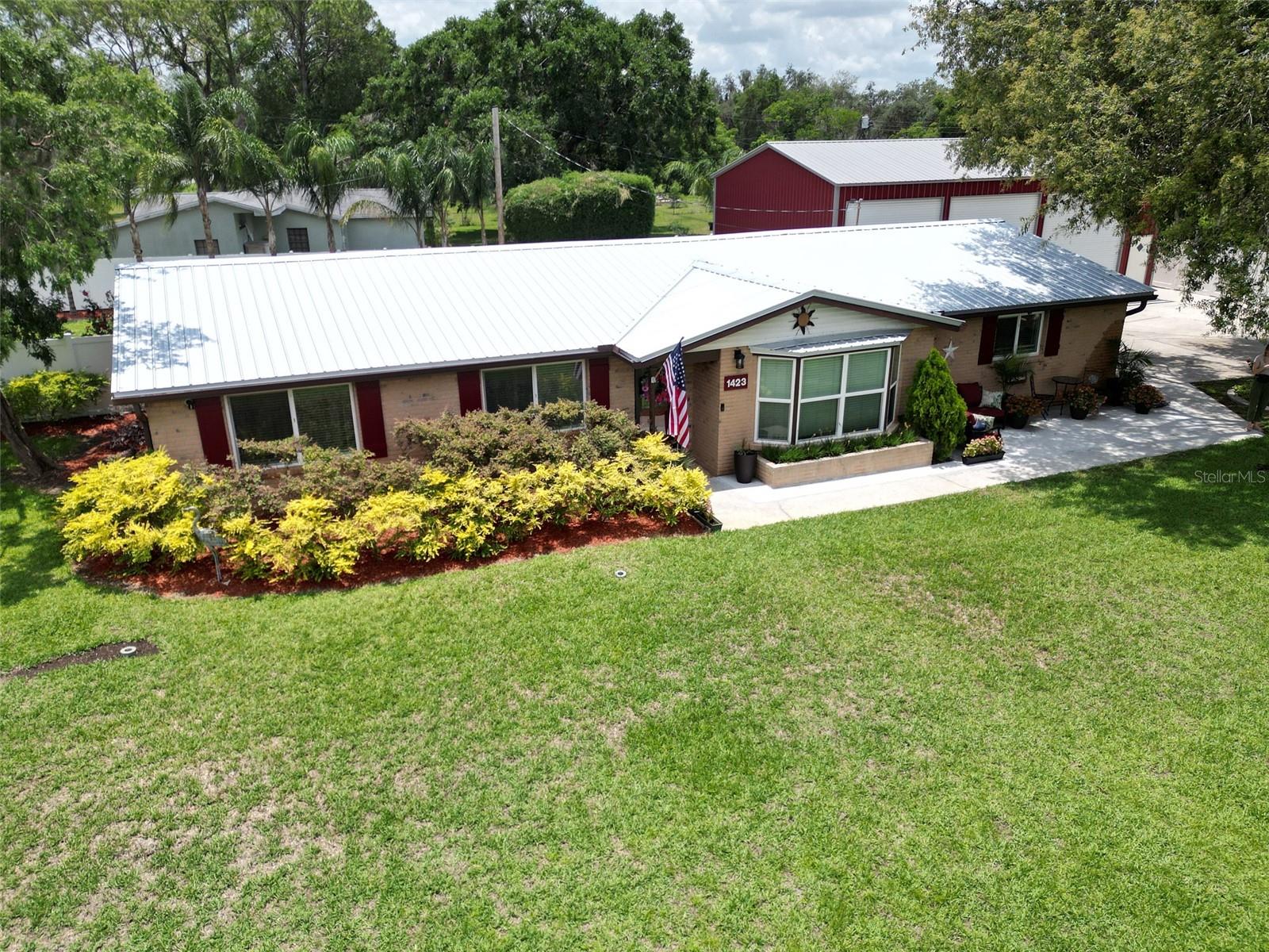 1423 SPRUCE ROAD N
