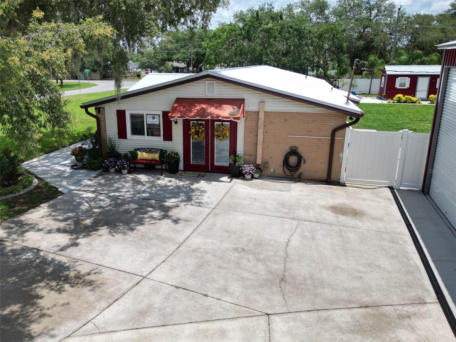 1423 SPRUCE ROAD N