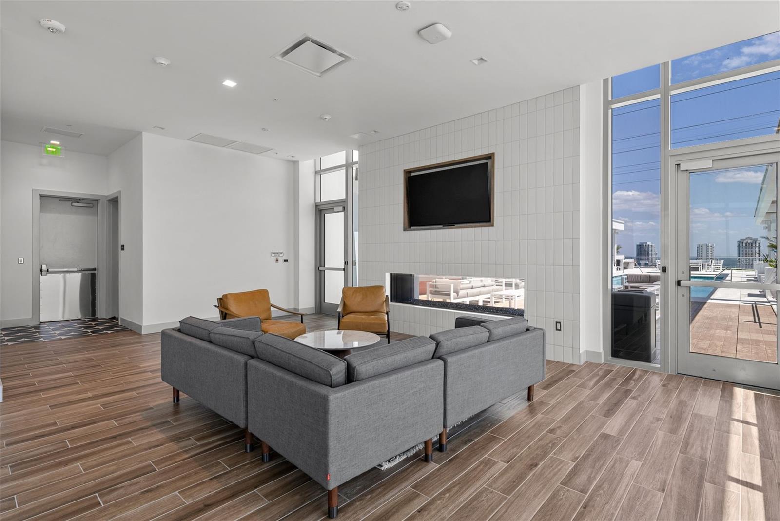 REFLECTION CONDO - Residential Lease