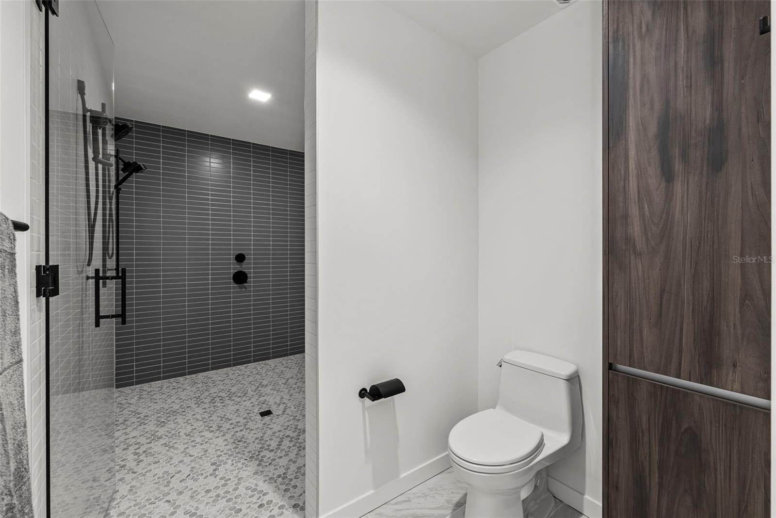 REFLECTION CONDO - Residential Lease