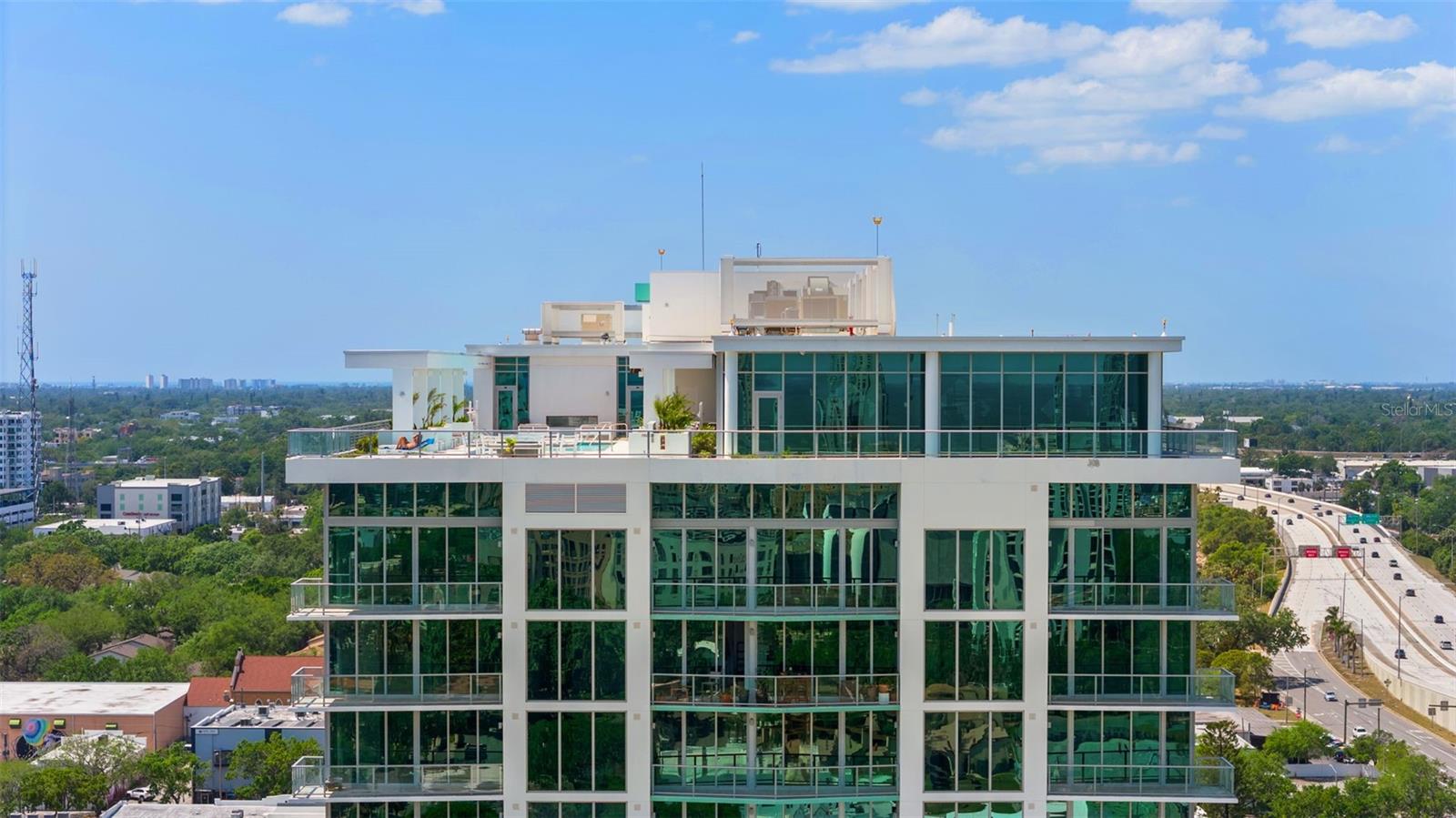 REFLECTION CONDO - Residential Lease