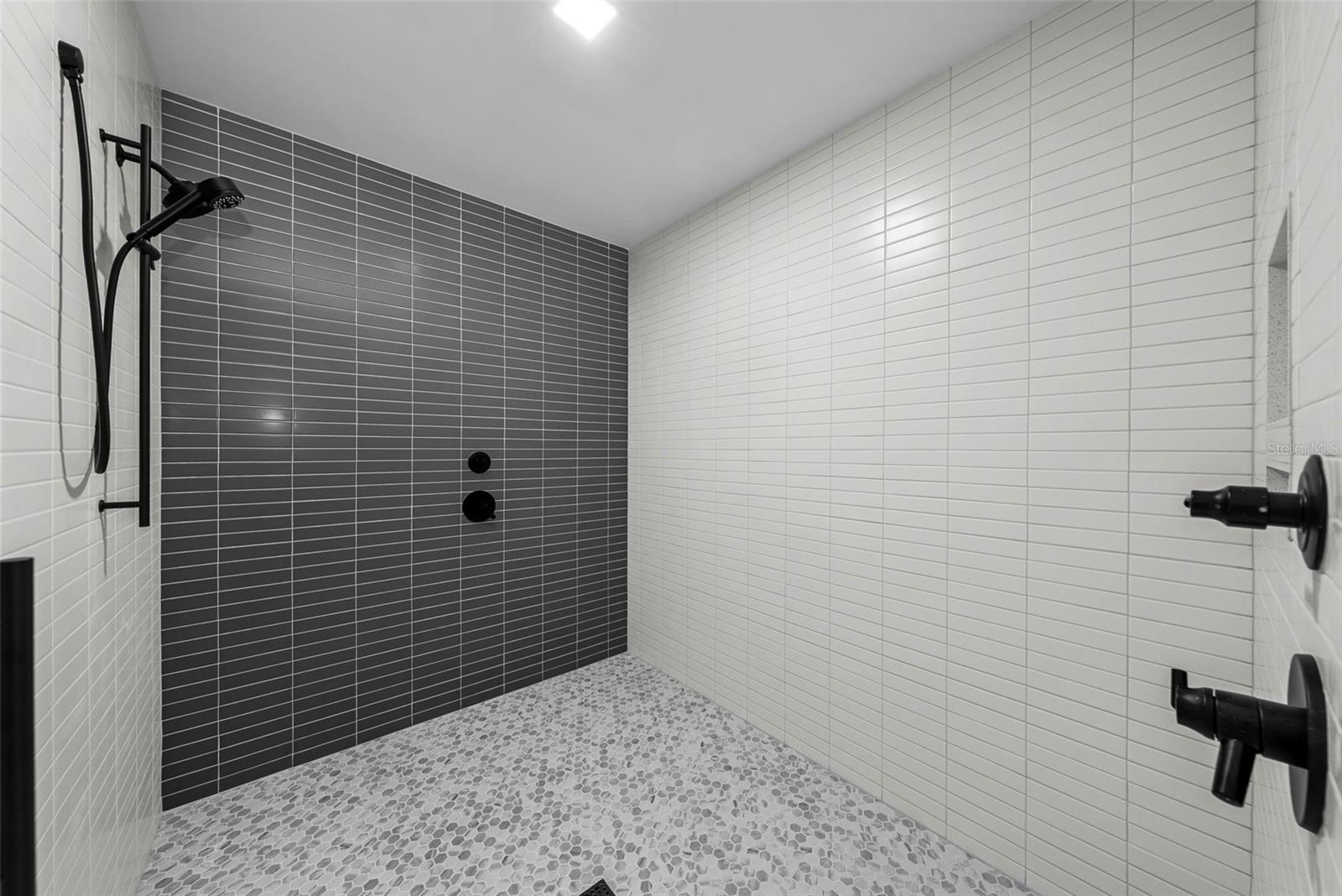 REFLECTION CONDO - Residential Lease