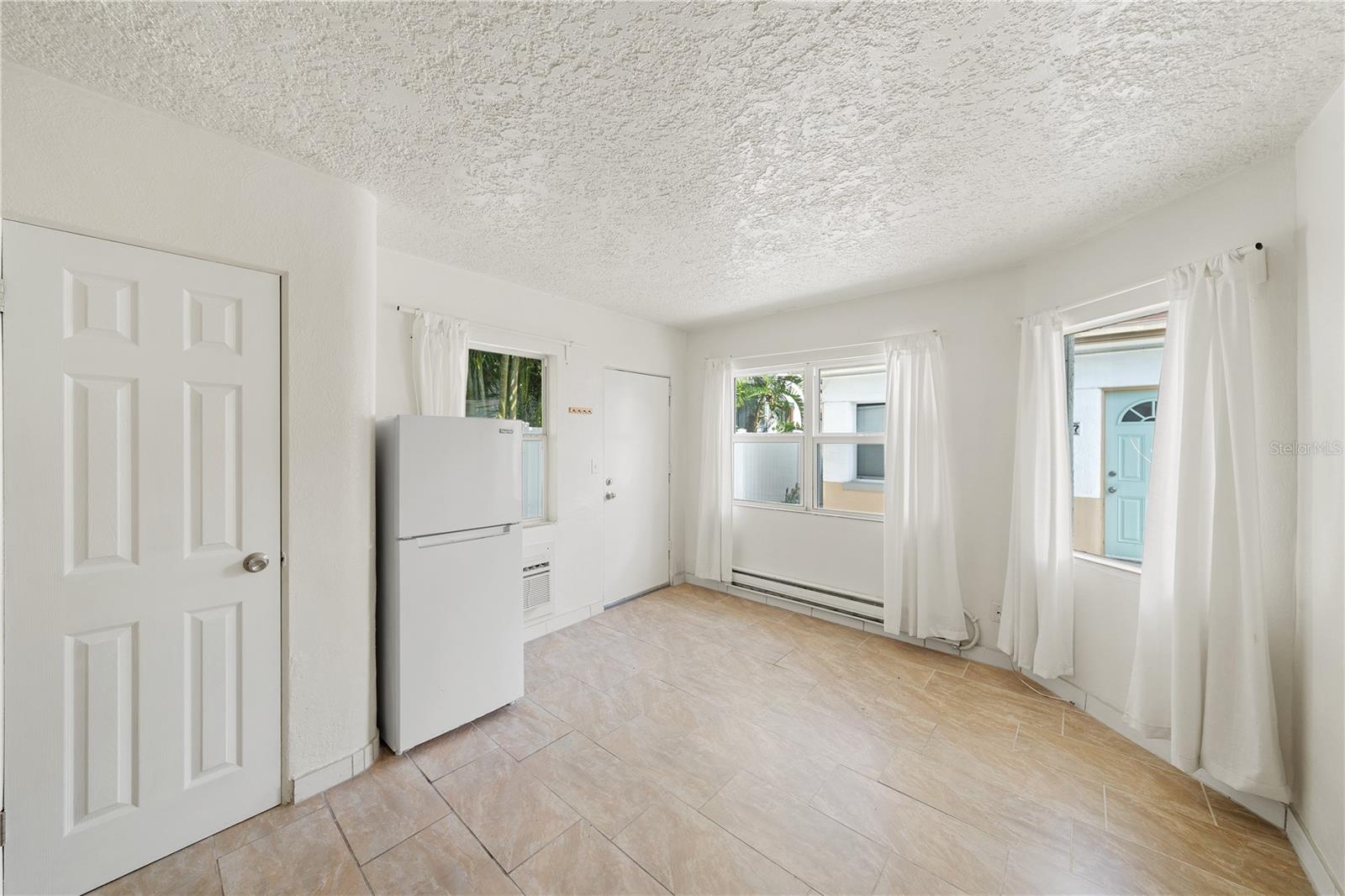 THORNTONS WALTER - Residential Lease