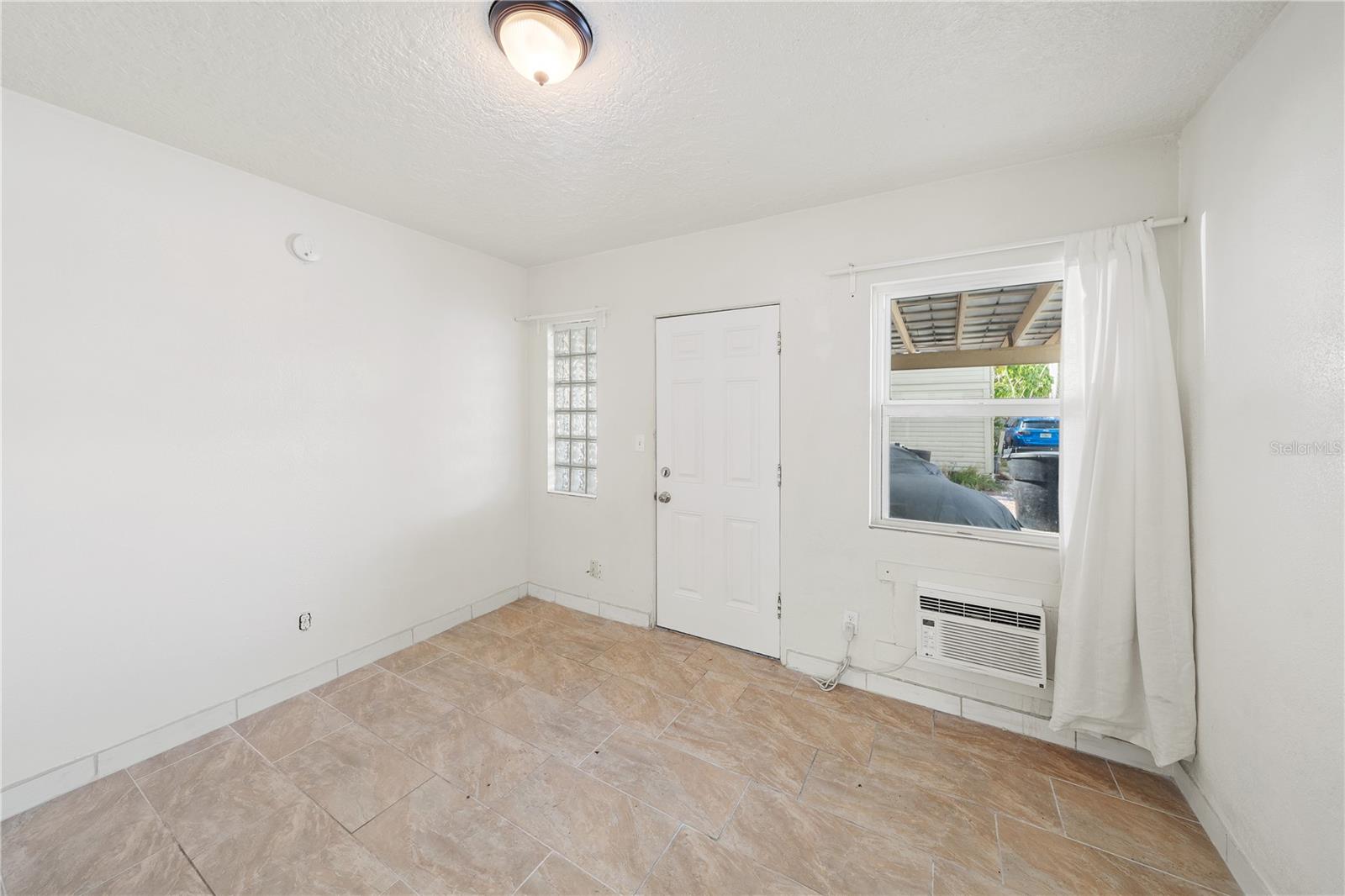 THORNTONS WALTER - Residential Lease